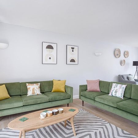 3 Bedroom Jesus Green Townhouse With Parking CBG Eksteriør bilde