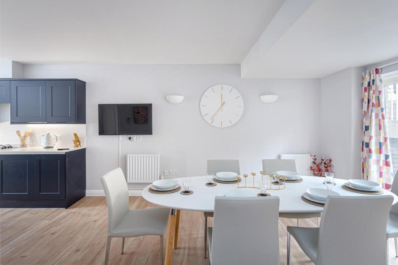 3 Bedroom Jesus Green Townhouse With Parking CBG Eksteriør bilde