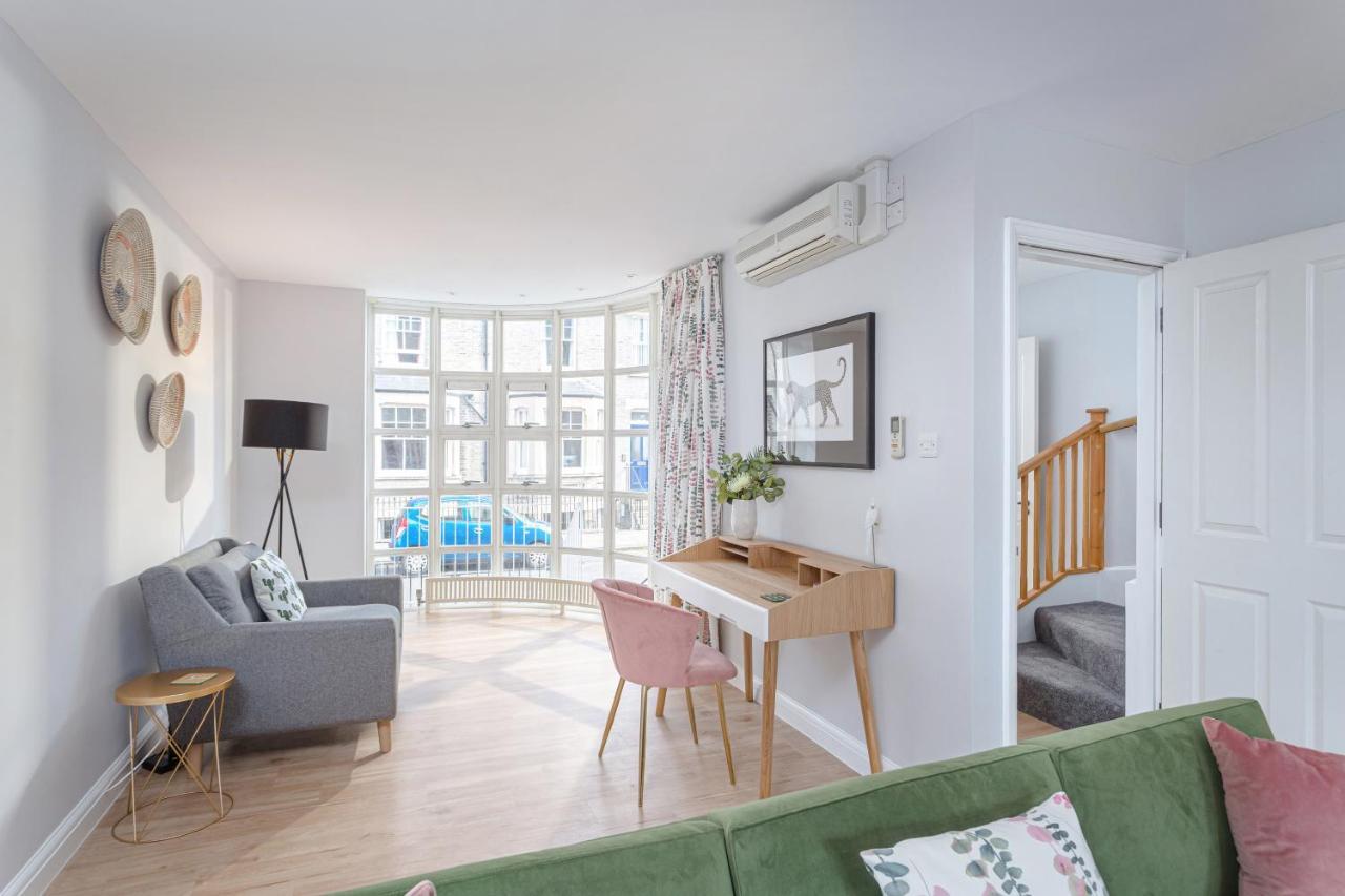 3 Bedroom Jesus Green Townhouse With Parking CBG Eksteriør bilde