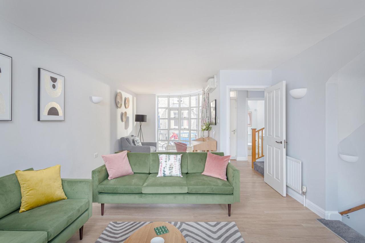 3 Bedroom Jesus Green Townhouse With Parking CBG Eksteriør bilde
