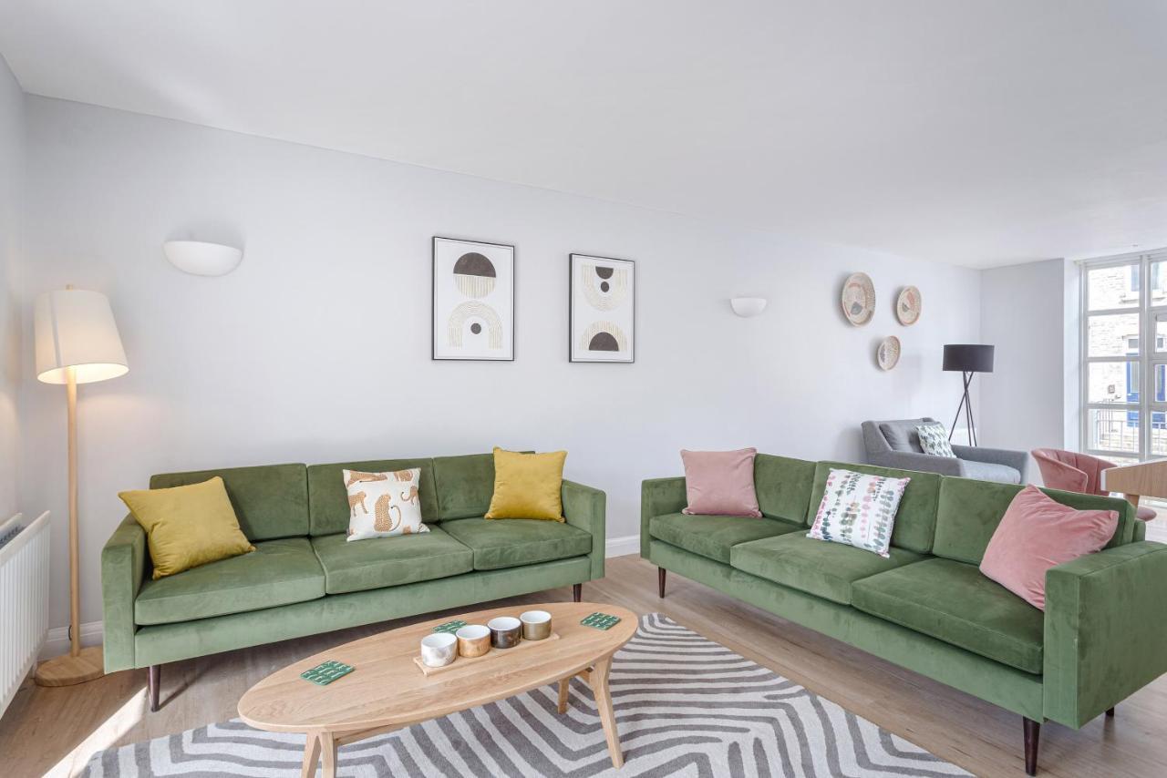 3 Bedroom Jesus Green Townhouse With Parking CBG Eksteriør bilde