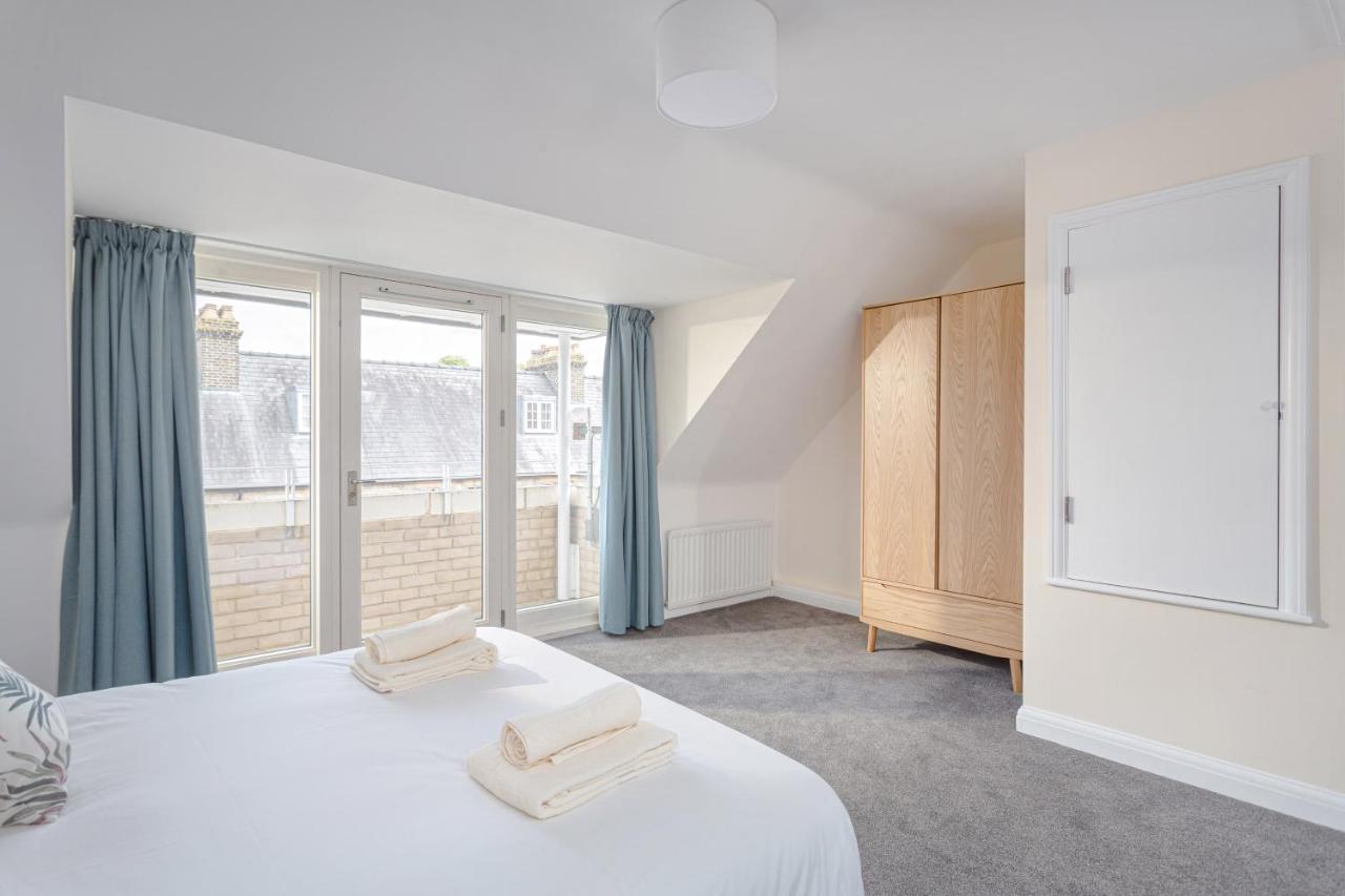 3 Bedroom Jesus Green Townhouse With Parking CBG Eksteriør bilde